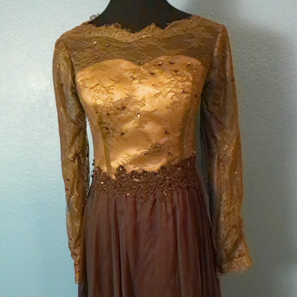 Elegant Long Sleeve Lace Evening Dress in Gold and Brown